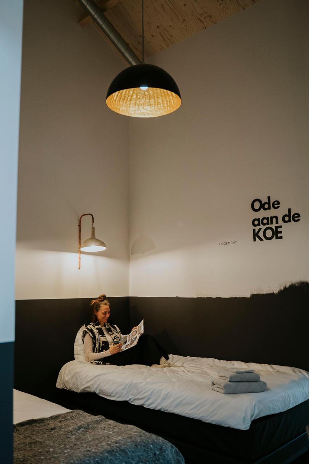 Bed En Brood In De Kapschuur - Boerderij De Zuiderkrib Acomodação com café da manhã Kraggenburg Exterior foto